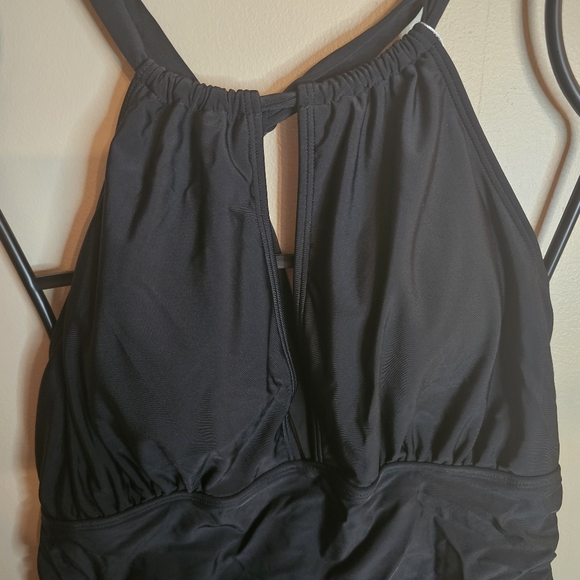High Neckline Keyhole Black Halter Top One Piece Swimsuit - Picture 3 of 6
